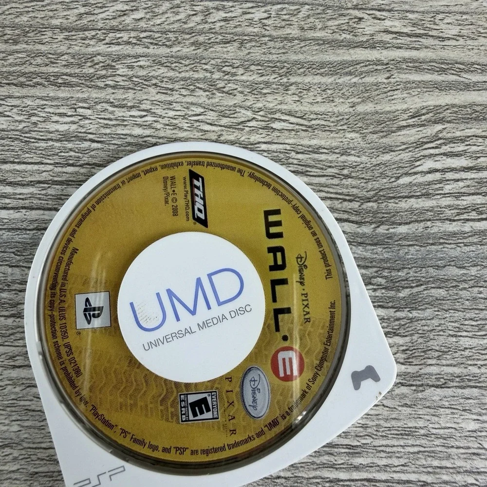 WALL-E Sony PSP Game Tested Working Complete w/ Case Disney Pixar THQ